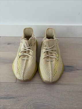 Yeezy Boost 350 V2 Yellow Cream Sneakers. BRAND NEW! Never worn AUTHENTIC